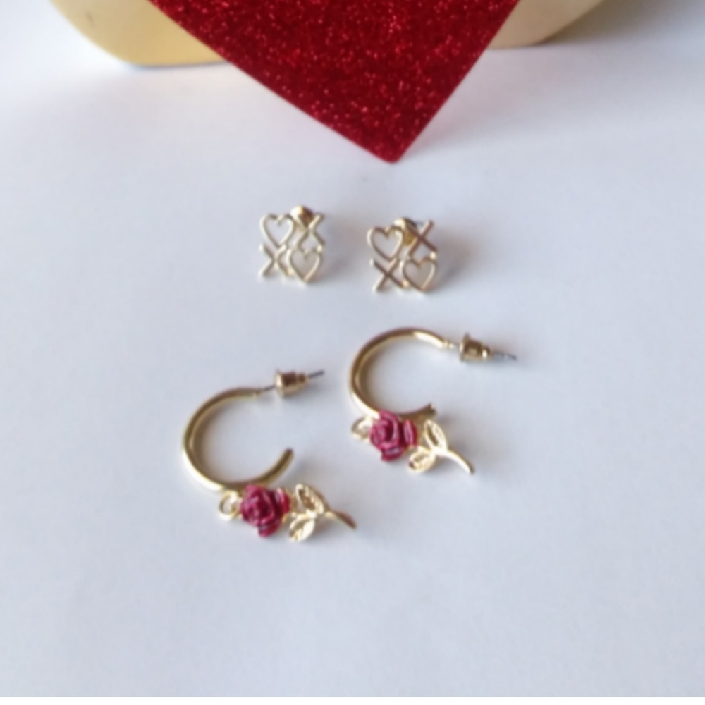Two pairs of fantasy earrings in different styles - Picture 2 of 4